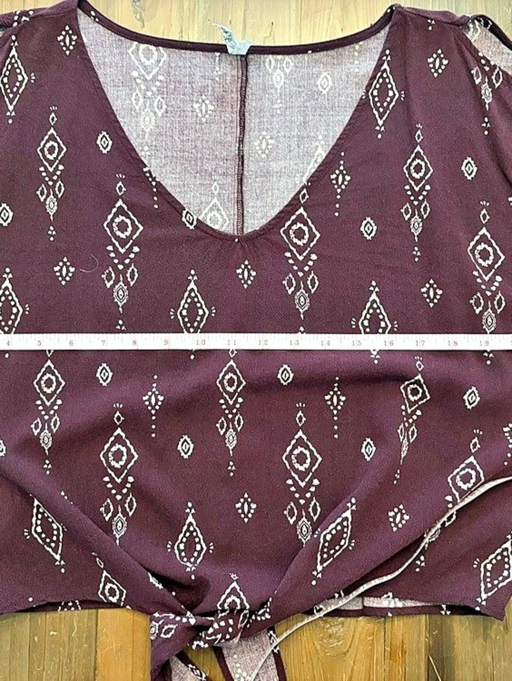 Mudd Boho Maroon Ikat Print Cold Shoulder Tie Front Top - Size Large - Picture 3 of 5